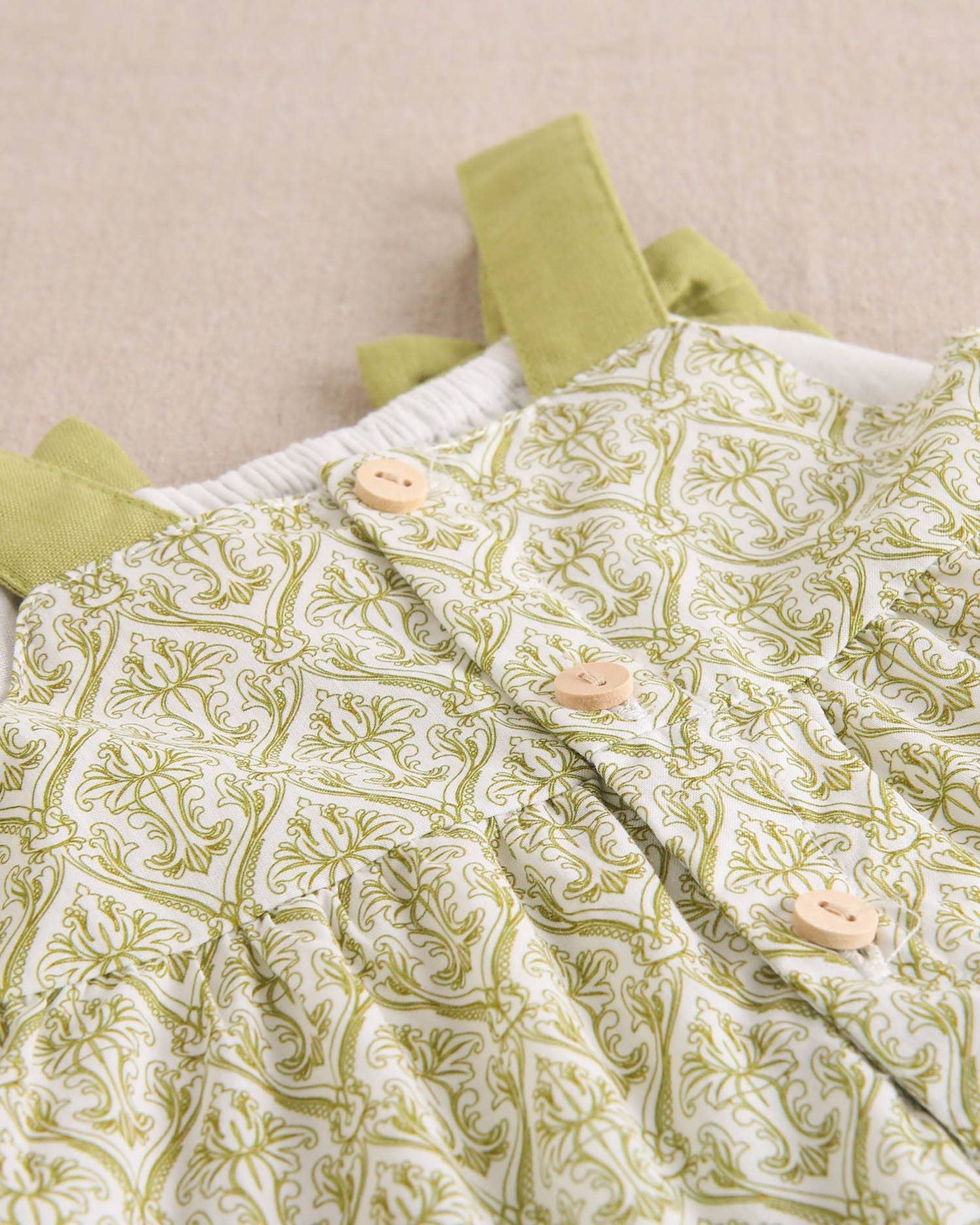 Vestito stampato per neonati con bretelle e mutandine abbinate