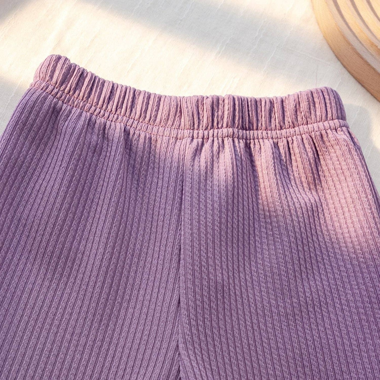 pantaloni svasati a balze tinta unita