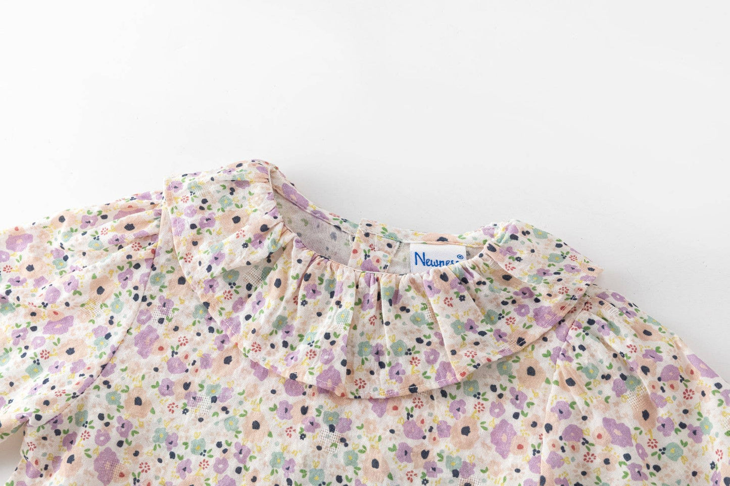 Blusa a maniche lunghe con colletto volant per neonata