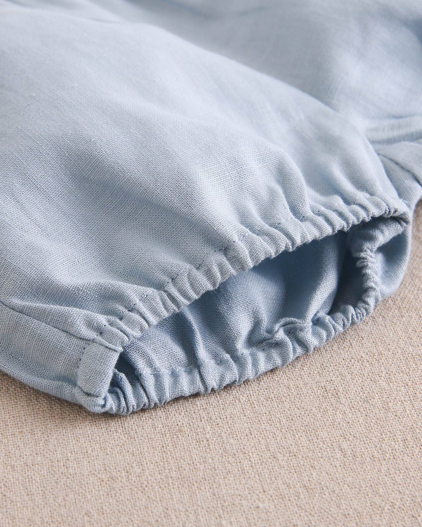 Completo leggero con camicia a righe blu e pantaloncini