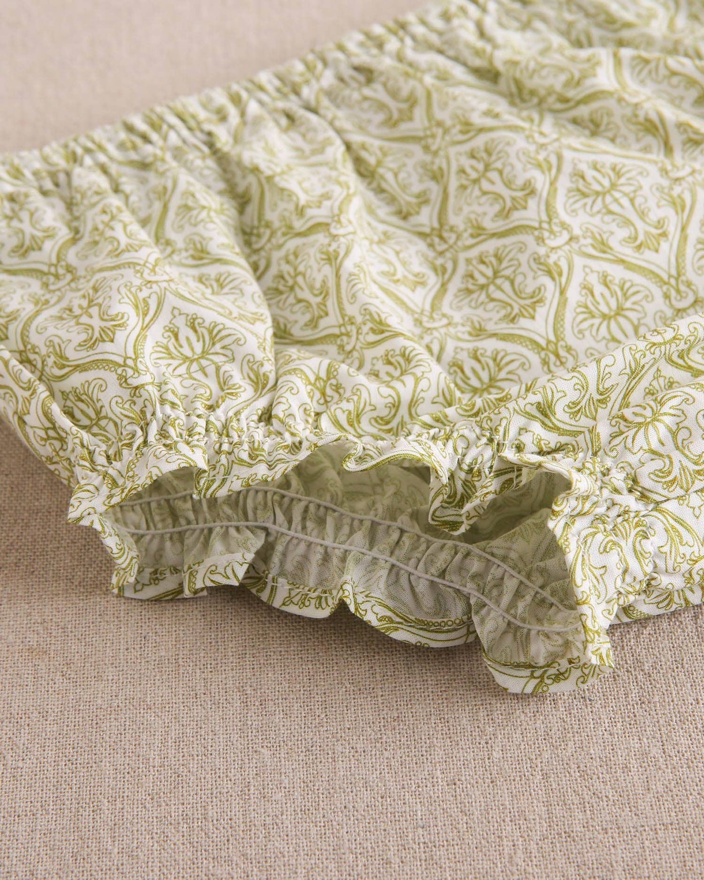 Vestito stampato per neonati con bretelle e mutandine abbinate