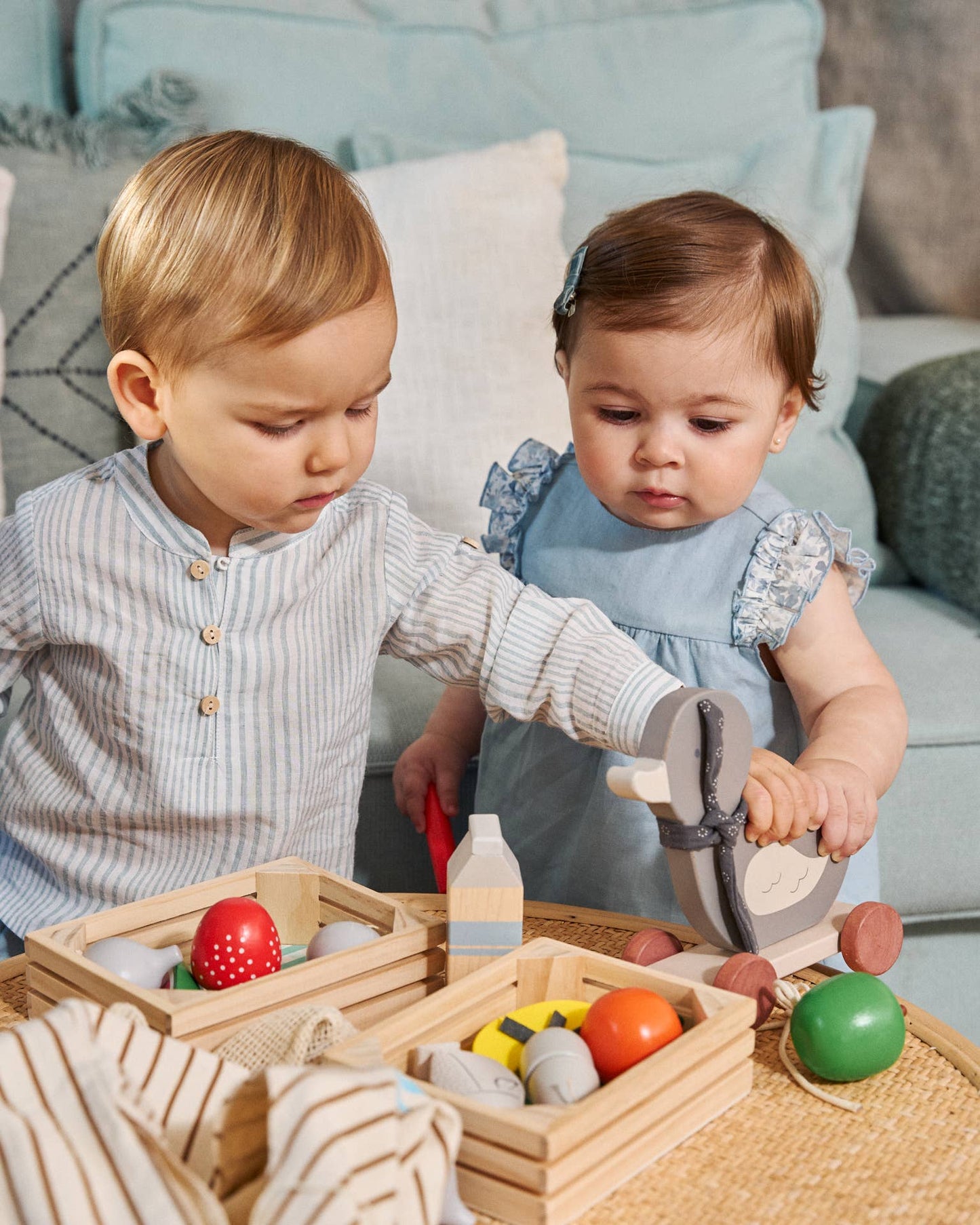 Completo leggero con camicia a righe blu e pantaloncini